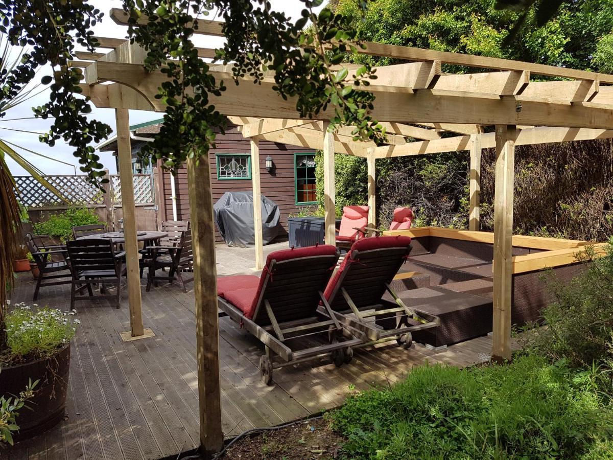 Private Seaside Couples Hideaway Villa Kaka Point Exterior photo